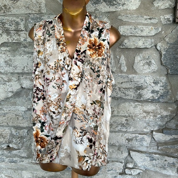 Faux Wrap Floral Top - Picture 1 of 9